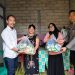 Bhabinkamtibmas Polsek Luwuk Dampingi Dinsos Serahkan Bantuan Terdampak Bencana Alam