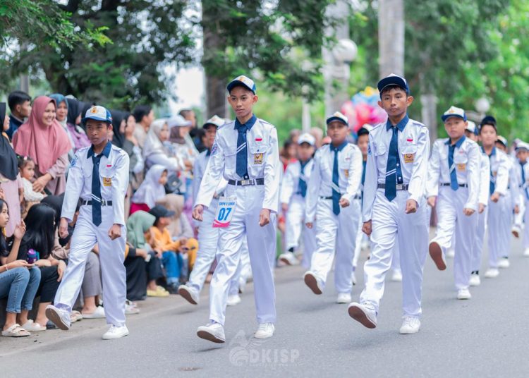Lomba gerak jalan yang dilaksanakan dalam rangka memperingati hari Kemerdekaan tanggal 17 Agustus tahun 2024.