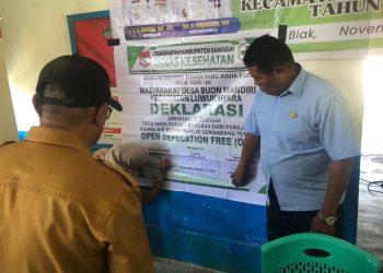 Kadinkes Banggai Hadiri Deklarasi Stop BABS Desa Bunga dan Buon Mandiri