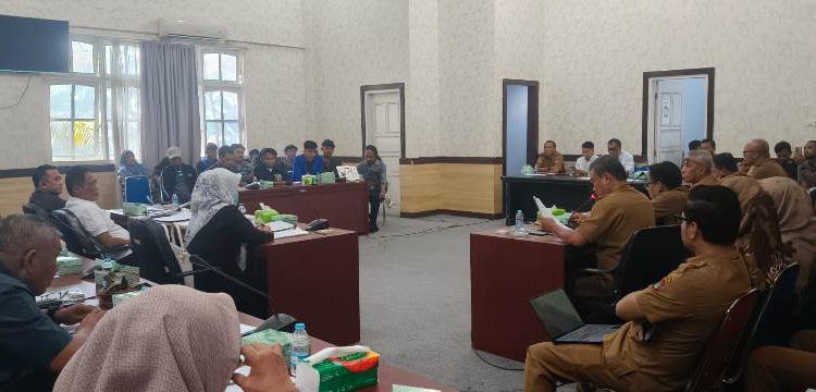 RDP yang dilaksanakan oleh DPRD Banggai bersama OPD dan Mahasiswa, Senin (8/9/2025)