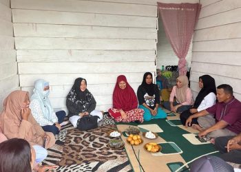 Keluarga Murad Husain Bikin Warga Kelurahan Luwuk Ini Tersenyum Bahagia Setelah Rumahnya Direnovasi