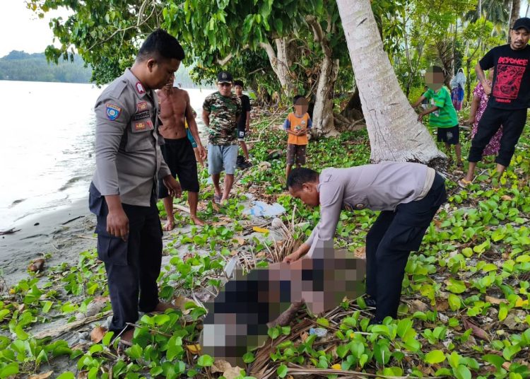 Warga menemukan mayat di pantai Desa Dimpalon Baru, Kecamatan Kintom, Banggai