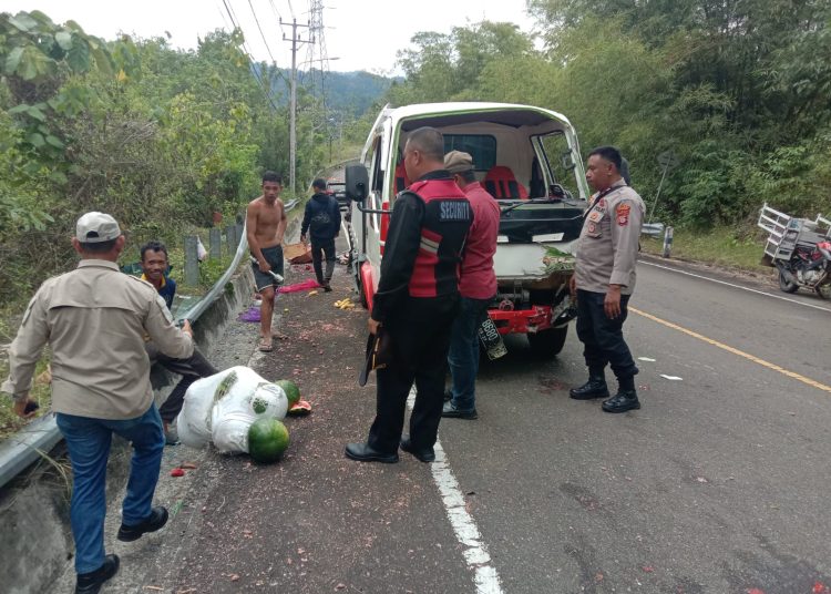 Sebuah kendaraan yang mengalami kecelakaan di jalan lingkar Uso, Batui.