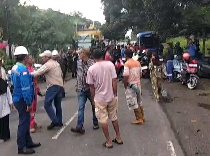 Keributan terjadi di Dusun Kompanga, Desa Uso, Kecamatan Batui, Kabupaten Banggai, Rabu (6/5/2026) akibat pengalihan jalur transportasi di jalan lingkar Uso.